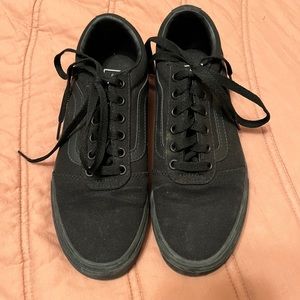 Women’s Black Low Top LaceUp Sneakers